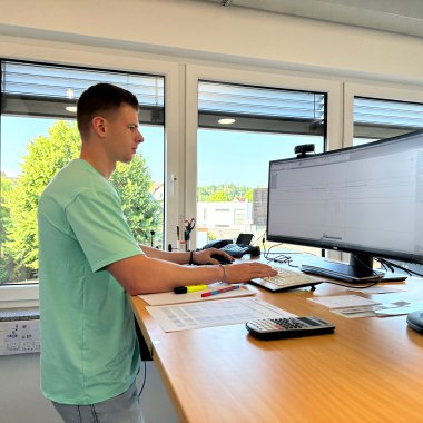 CAD-Arbeitsplatz (höhenverstellbar)